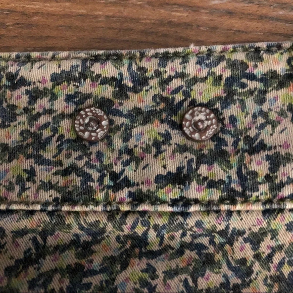 🎄Cabi green/blue ditsy pattern pants SZ 12  skinny - Picture 11 of 11